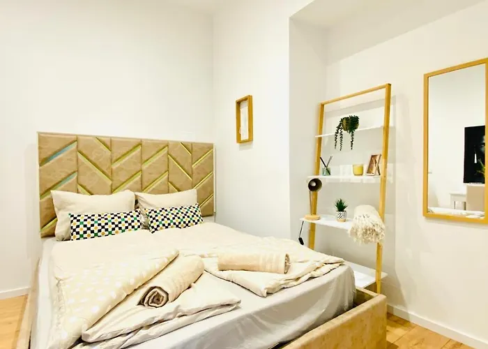Ottakring Gem Shared 4-Br Retreat Breathtaking City Views